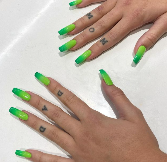 Paznokcie cieniowane - jak zrobić cieniowany manicure na paznokciach zwykłych i hybrydowych?