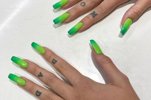 Paznokcie cieniowane - jak zrobić cieniowany manicure na paznokciach zwykłych i hybrydowych?