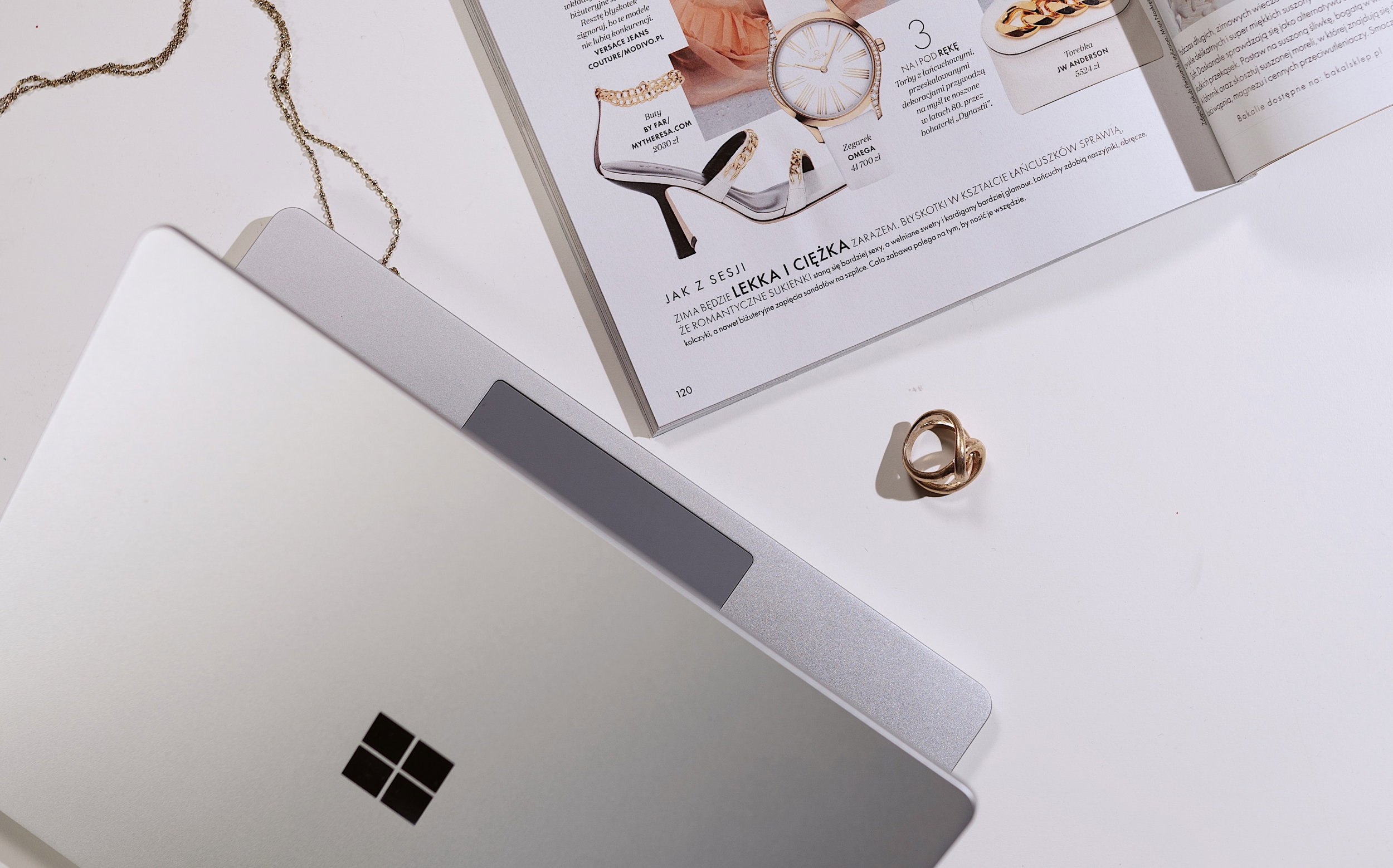 Laptop do pracy zdalnej - przetestowałyśmy model, który doskonale sprawdzi się w każdym domowy biurze [ELLE.pl testuje]