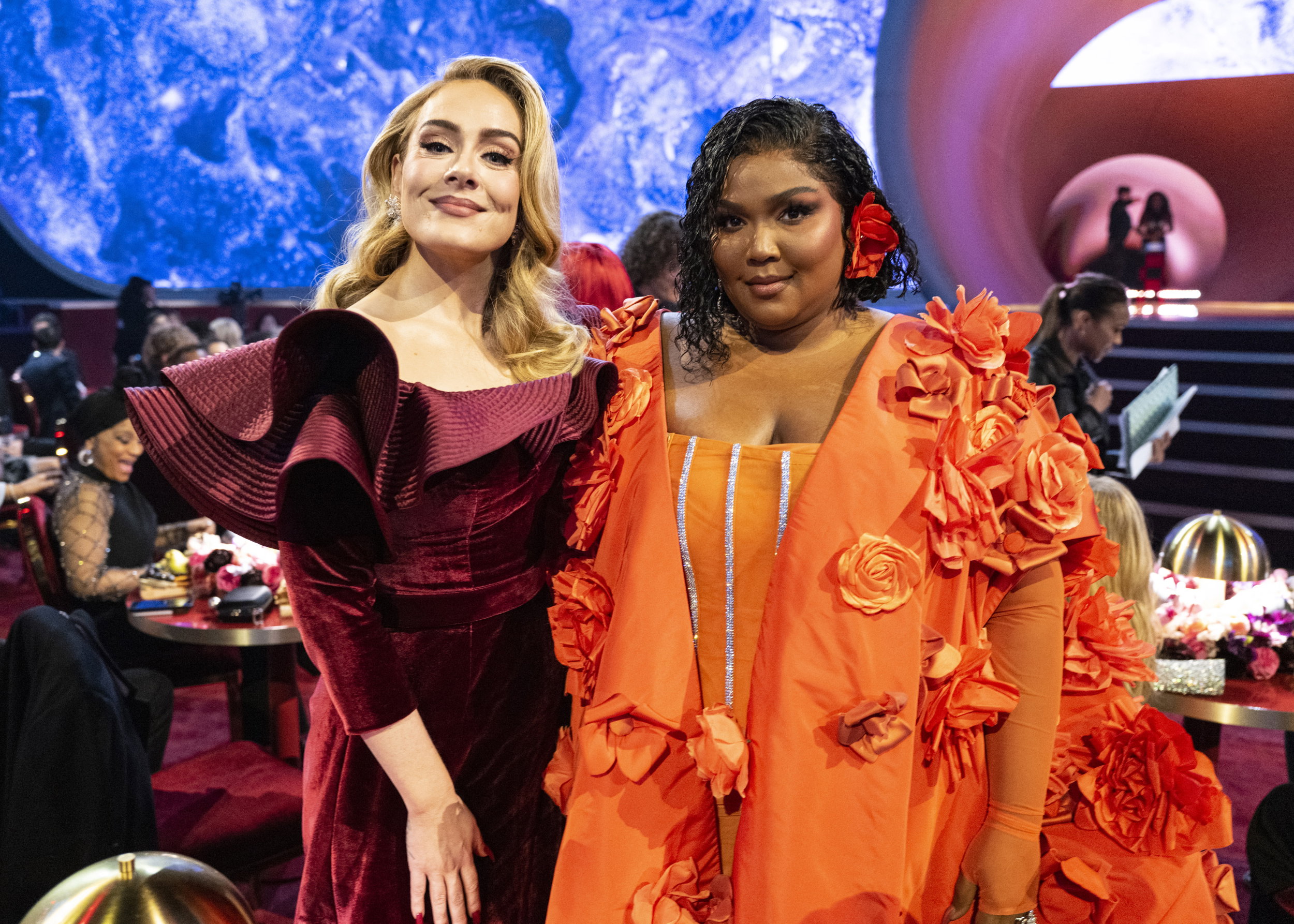 Lizzo w zmysłowym gorsecie i gigantycznej kwiatowej pelerynie przyćmiła wszystkich na Grammy 2023. Artystka wyglądała jak bogini