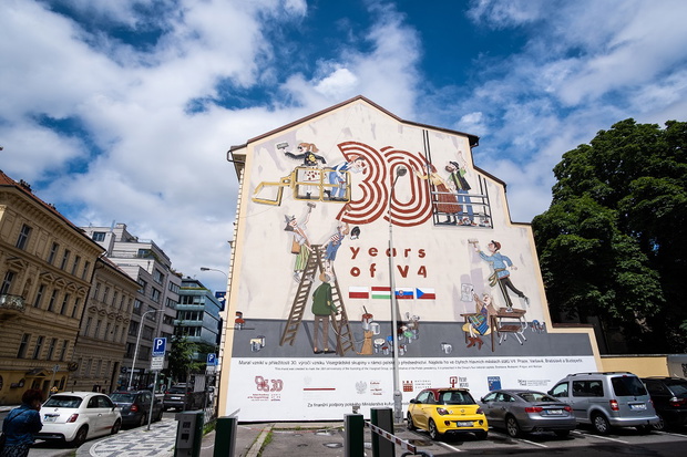 Good Looking mural Prague