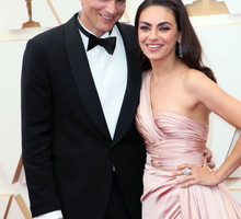 Ashton Kutcher i Mila Kunis, 2022 rok.