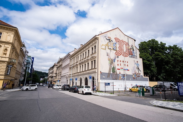 Good Looking mural Prague