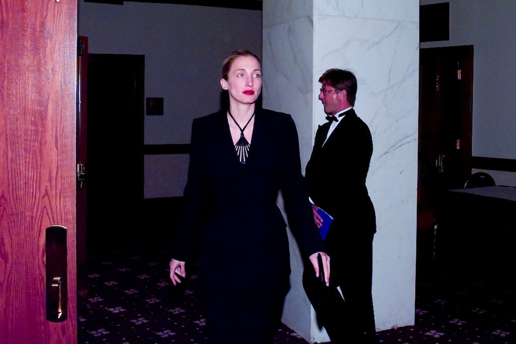 Najbardziej efektowne stylizacje Carolyn Bessette-Kennedy, które nigdy nie wyjdą z mody