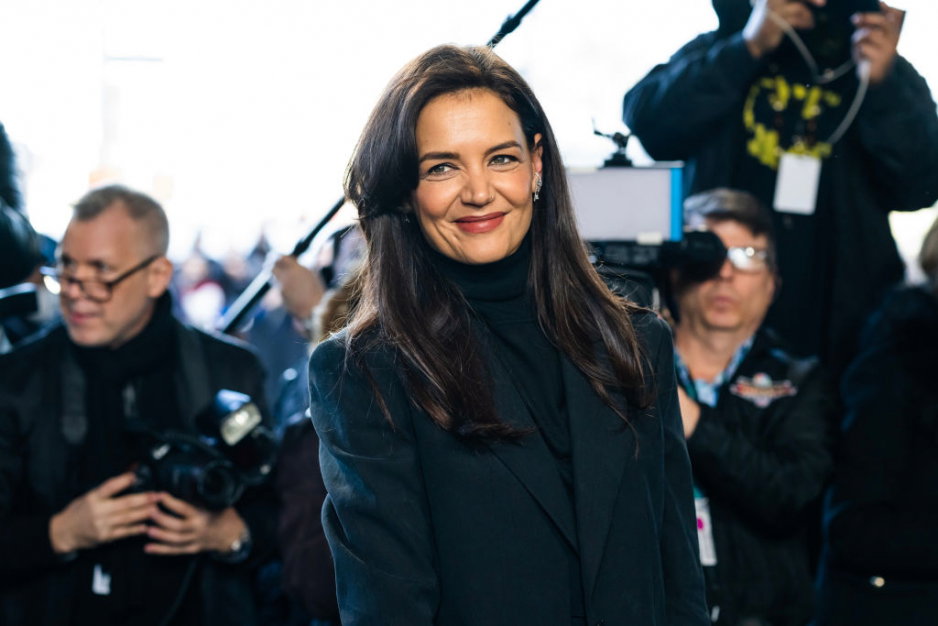 Katie Holmes zakochała się w tej spódnicy z sieciówki. To najmodniejszej model sezonu, który kupicie też w Polsce