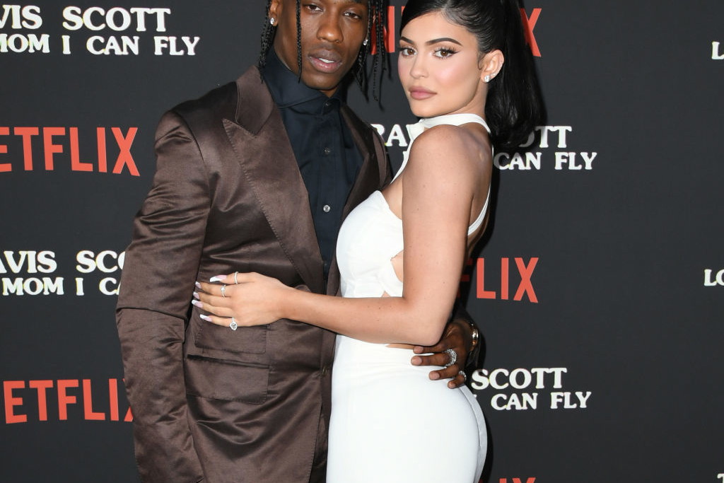 Kylie Jenner jest w ciąży! Ojcem dziecka jest Travis Scott