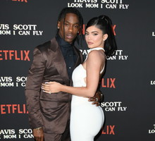 Kylie Jenner jest w ciąży! Ojcem dziecka jest Travis Scott