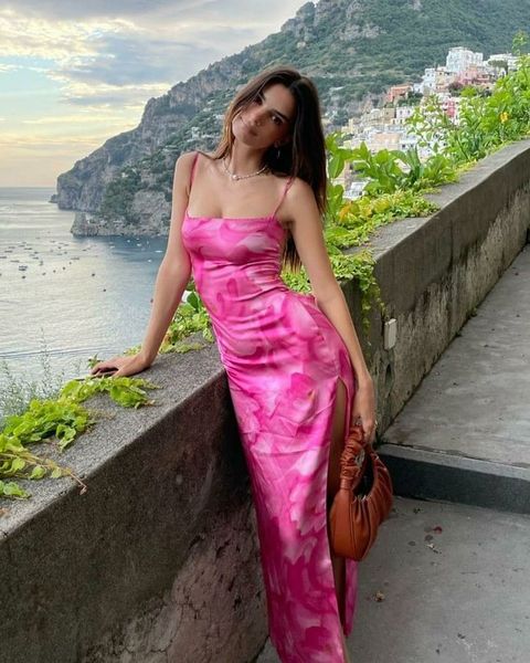 Emily Ratajkowski z najmodniejszą torebką sezonu