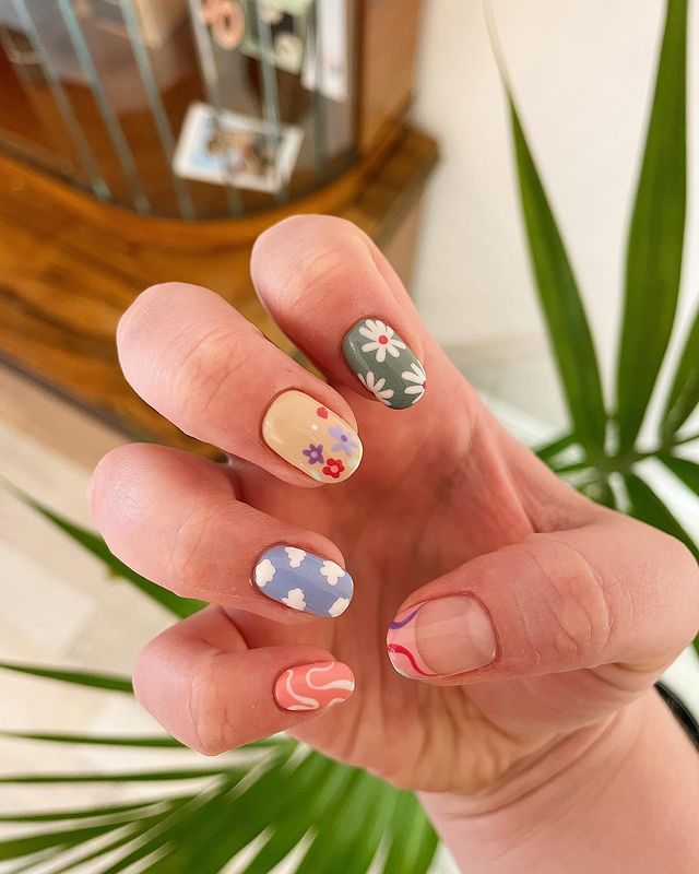 Manicure z ornamentami