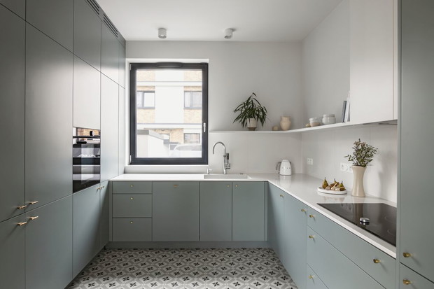 Łagodne pastele w domu prawniczki, projekt wnętrza: Małgorzata Kasperek, architekt wnętrz Decoroom, Projekt kuchni: Katarzyna Fotek, architekt wnętrz Decoroom Kitchen