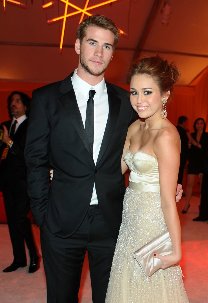 Liam Hemsworth pozwał Miley Cyrus za Flowers? Piosenka zemsty miała zagrozić jego roli w Wiedźminie