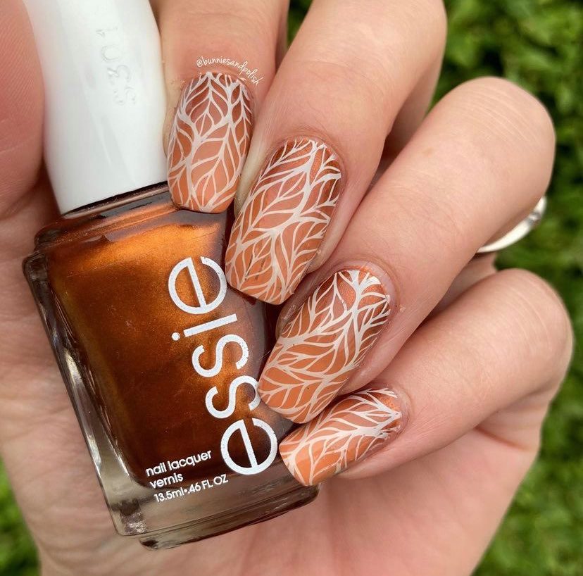 Liście na paznokciach, czyli prosty jesienny manicure