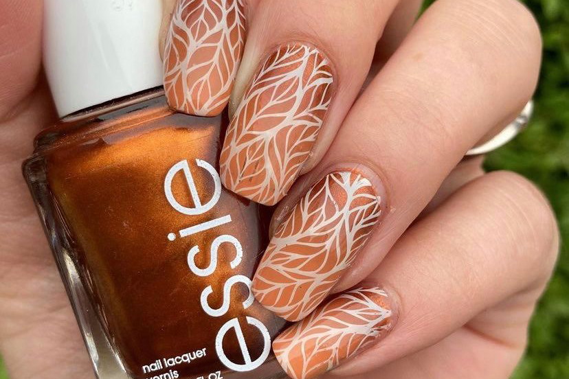 Liście na paznokciach, czyli prosty jesienny manicure