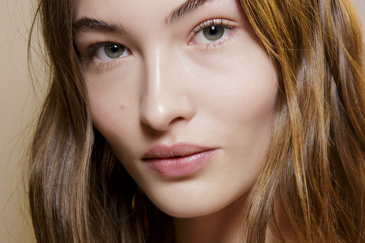 Kwasowa odnowa skóry po lecie