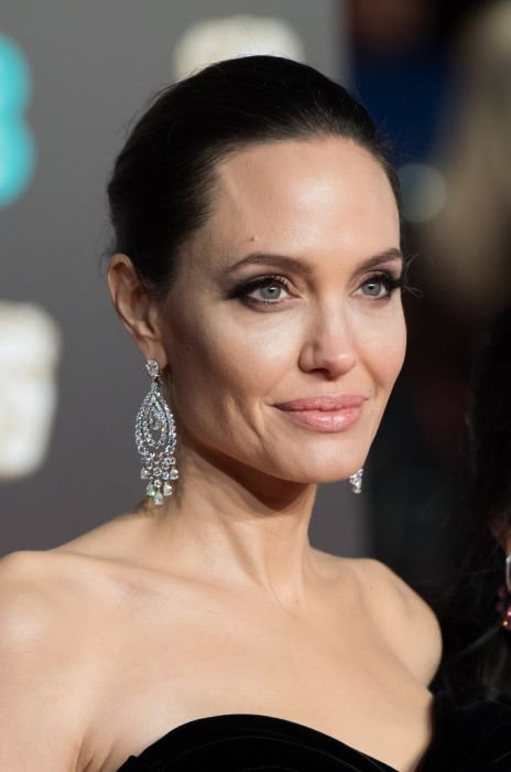 Dlaczego Angelina Jolie się nie starzeje?