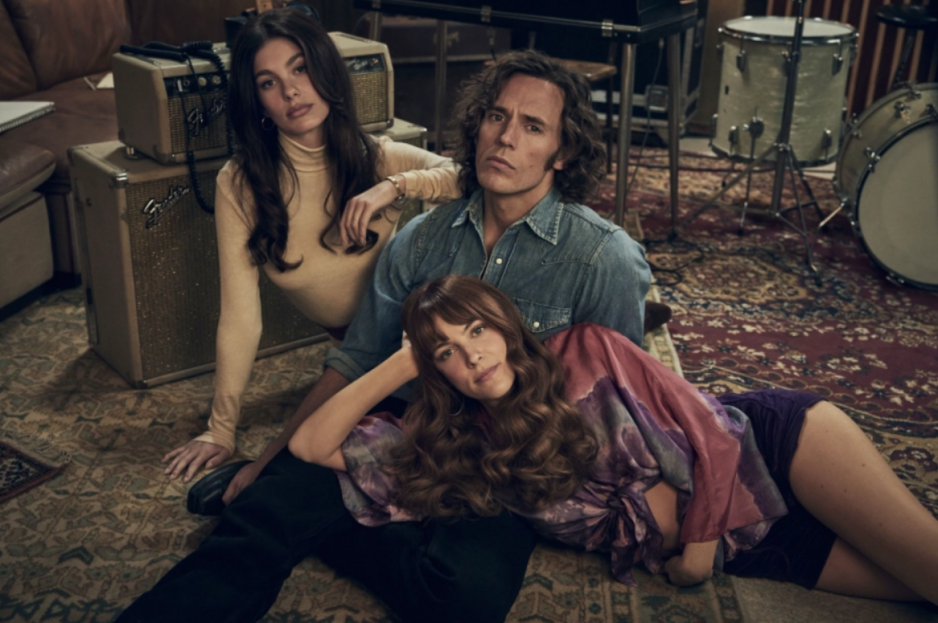 "Daisy Jones & The Six". Wszystko co powinniście wiedzieć o nowym serialu z Samem Claflinem i Riley Keough, wnuczką Elvisa Presleya