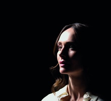 Tajemnicze Lansium i zupełnie nowa rola kolagenu. Sprawdzamy Sisleÿa L'Intégral Anti-Âge Radiance Anti-Dark Spot Serum od Sisley Paris, pielęgnację wydobywającą wewnętrzny blask skóry.
