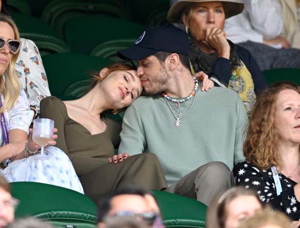 Phoebe Dynevor i Pete Davidson