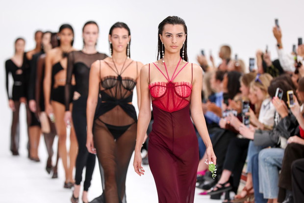 Emily Ratajkowski
