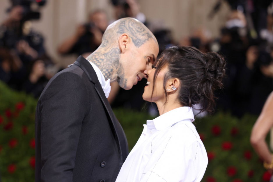 Travis Barker pokazał śmiałe zdjęcia z Kourtney Kardashian