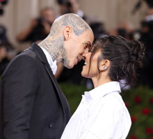 Travis Barker pokazał śmiałe zdjęcia z Kourtney Kardashian