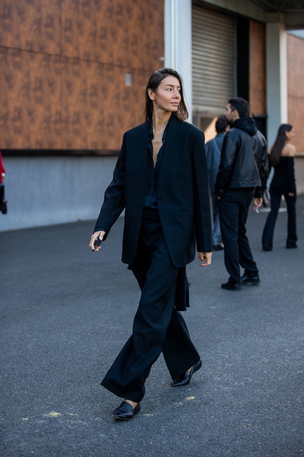 Street Style : Day Four - Paris Fashion Week - Womenswear Spring Summer 2022