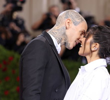 Travis Barker pokazał śmiałe zdjęcia z Kourtney Kardashian