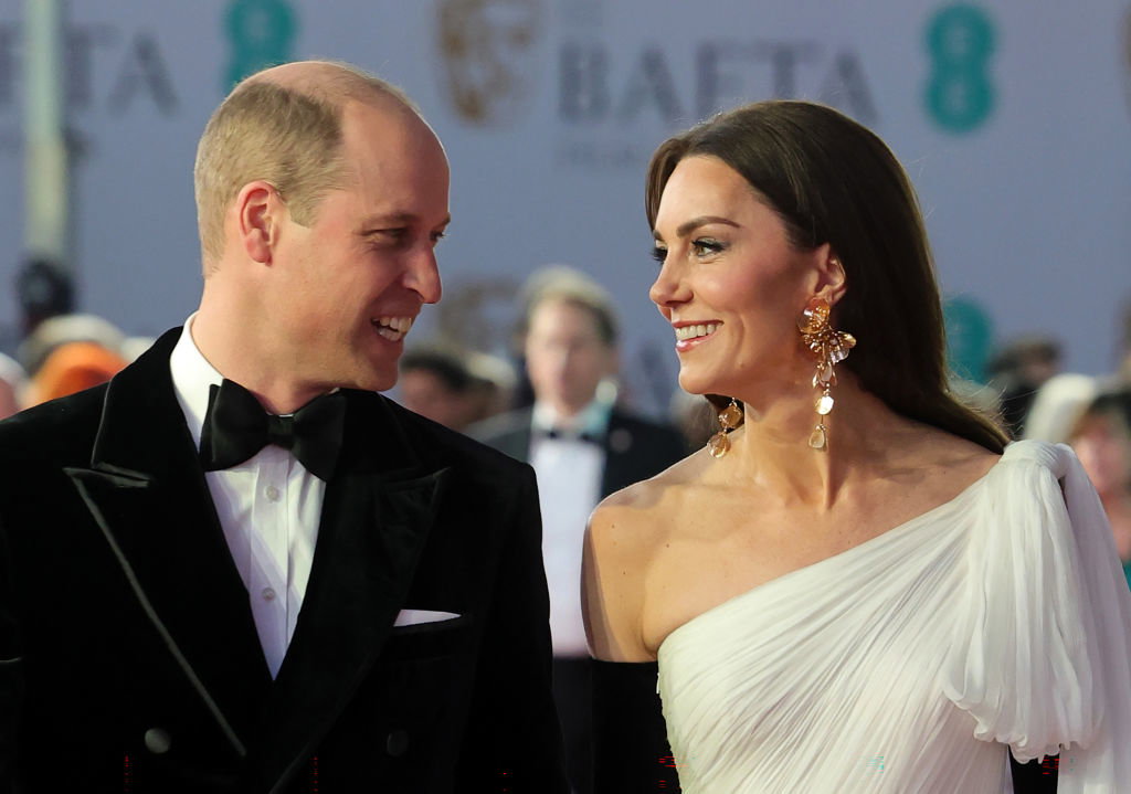 Księżna Kate i książę William świętują 12. rocznicę ślubu. Z tej okazji para opublikowała nowe wspólne zdjęcie. "Co za wspaniałe zdjęcie. Wyglądacie na szczęśliwych"