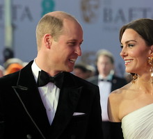 Księżna Kate i książę William świętują 12. rocznicę ślubu. Z tej okazji para opublikowała nowe wspólne zdjęcie. "Co za wspaniałe zdjęcie. Wyglądacie na szczęśliwych"