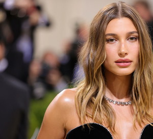 Ulubiony puder Hailey Bieber