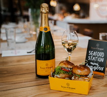 Szampan ze streetfoodem? Startuje druga edycja Veuve Clicquot Yelloweek Streetfood! Wiemy jakie dania zjecie w ulubionych warszawskich restauracjach