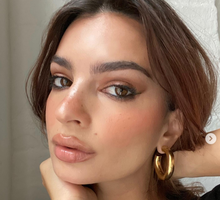 Kosmetolog Emily Ratajkowski