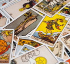 Tarot na maj 2023. Co nas czeka po zaćmieniach? Karty w tym miesiącu ostrzegają przed kłamstwem