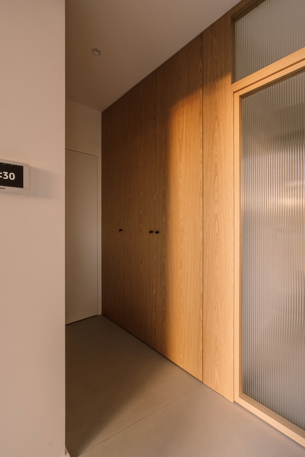 Jesienna paleta barw w domu pod Warszawą, projekt: pracownia 3XEL Architekci