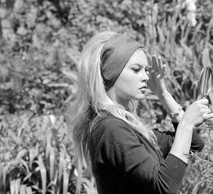 Fryzury w stylu lat 60.: Brigitte Bardot