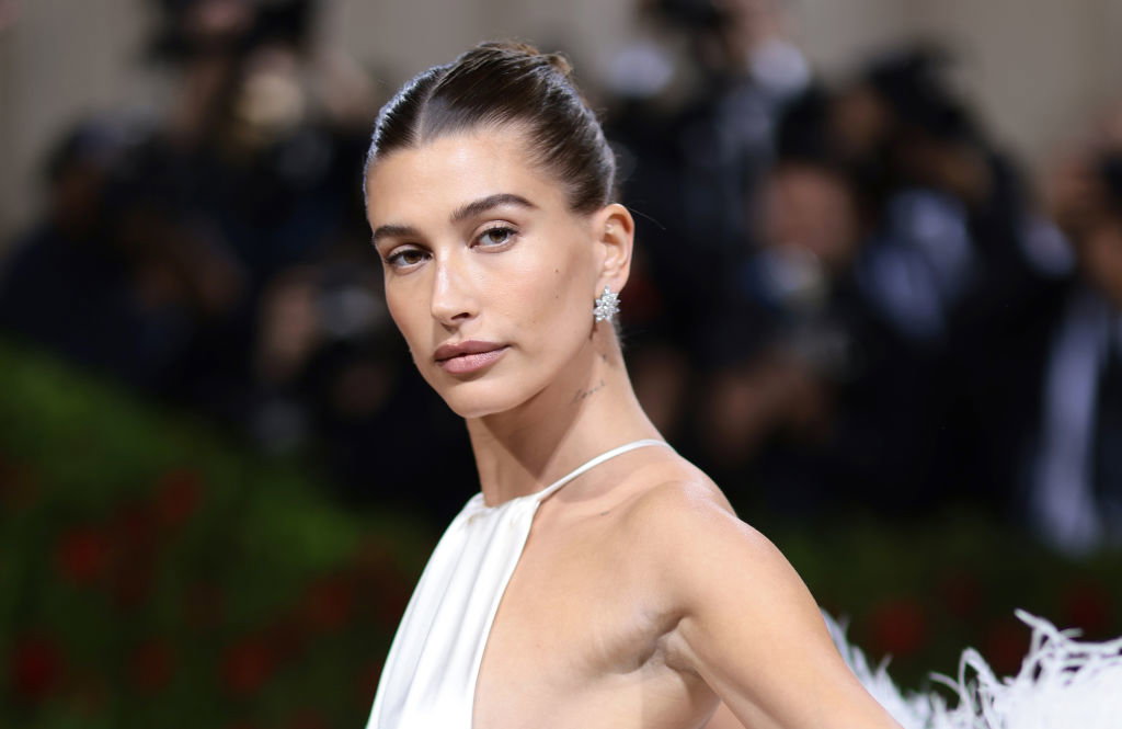 Stylizacje gwiazd 2023: Hailey Bieber