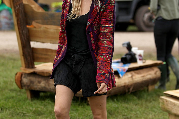 Sienna Miller na Glastonbury w 2014 r.