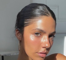 Jak nakładać bronzer, żeby wymodelować i odmłodzić twarz?