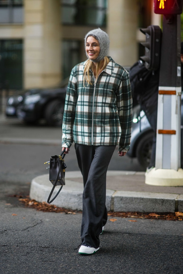 Street Style : Day Nine - Paris Fashion Week - Womenswear Spring Summer 2022