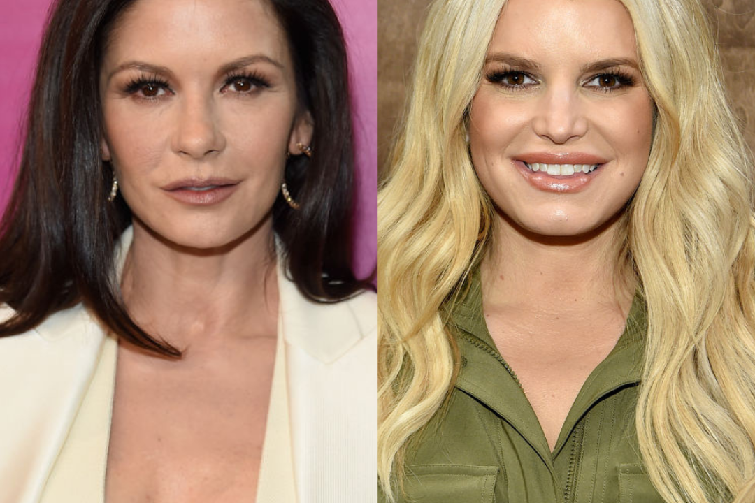 Catherine Zeta-Jones w sukience Jessiki Simpson z 2005 roku