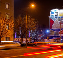 mural z kultowymi miejscami warszawskiej Woli