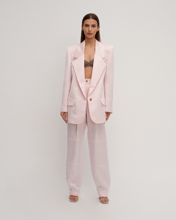 gigi-hadid-w-garniturze-z-polska-metka-projekty-tej-marki-nosza-hailey-bieber-elsa-hosk-i-kendall-jenner-75457be