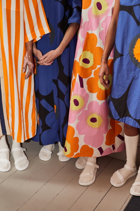 Backstage pokazu Marimekko wiosna-lato 2024