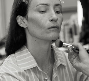 Backstage pokazu Marimekko wiosna-lato 2024