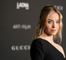 Ulubione kosmetyki Sydney Sweeney, gwiazdy serialu "Euforia". Aktorka używa popularnych produktów, które bez problemu kupisz również w Polsce