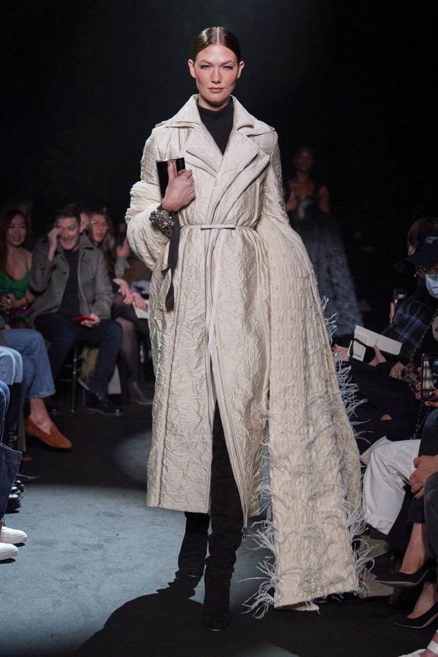 Brandon Maxwell jesień-zima 2022/2023. Krótko i na temat