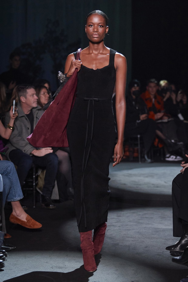Brandon Maxwell jesień-zima 2022/2023. Krótko i na temat
