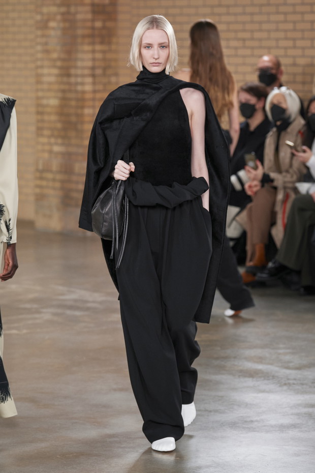 Proenza Schouler jesień-zima 2022/2023. Ekspersyjny minimalizm