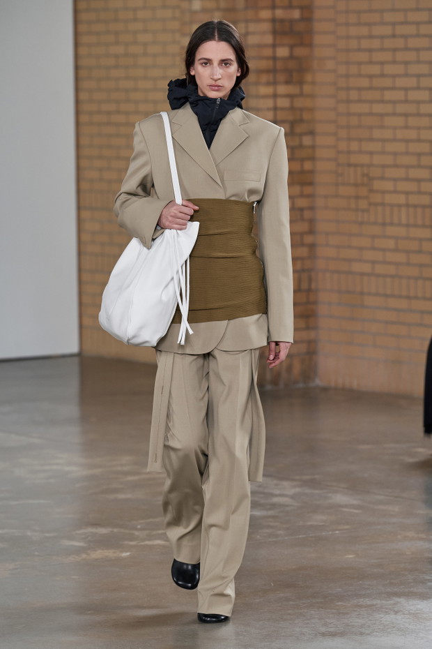 Proenza Schouler jesień-zima 2022/2023. Ekspersyjny minimalizm