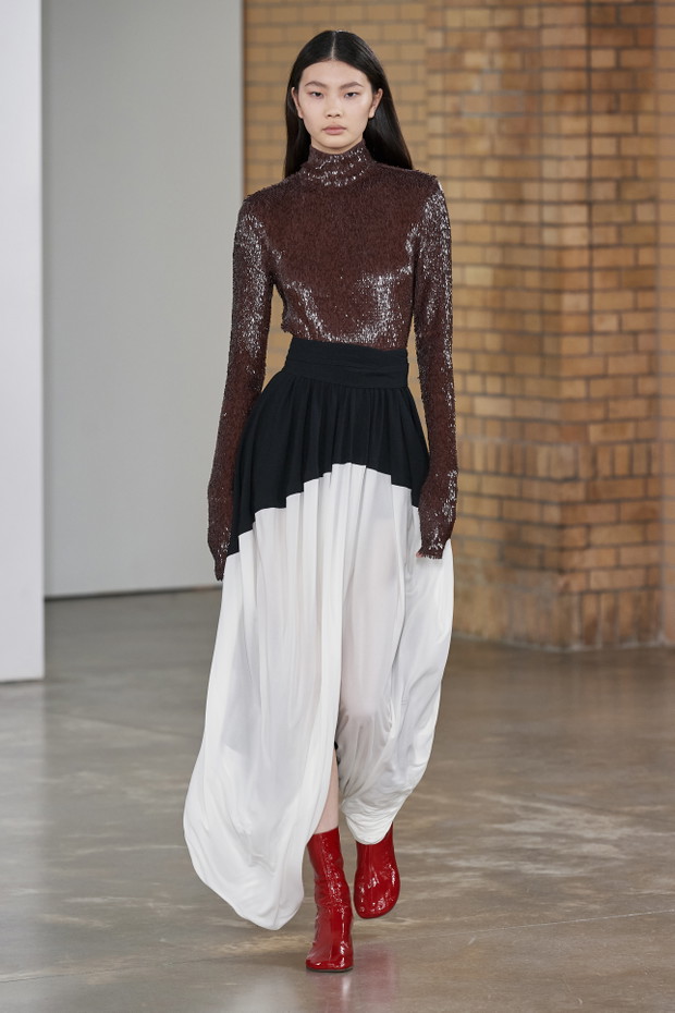 Proenza Schouler jesień-zima 2022/2023. Ekspersyjny minimalizm